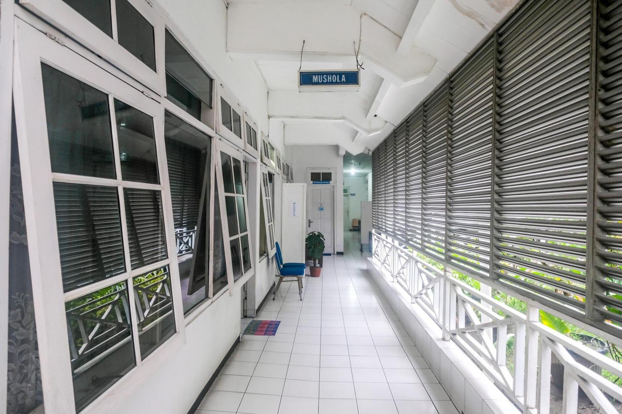 Reddoorz Syariah At Griya Raharja Klaten Exterior foto