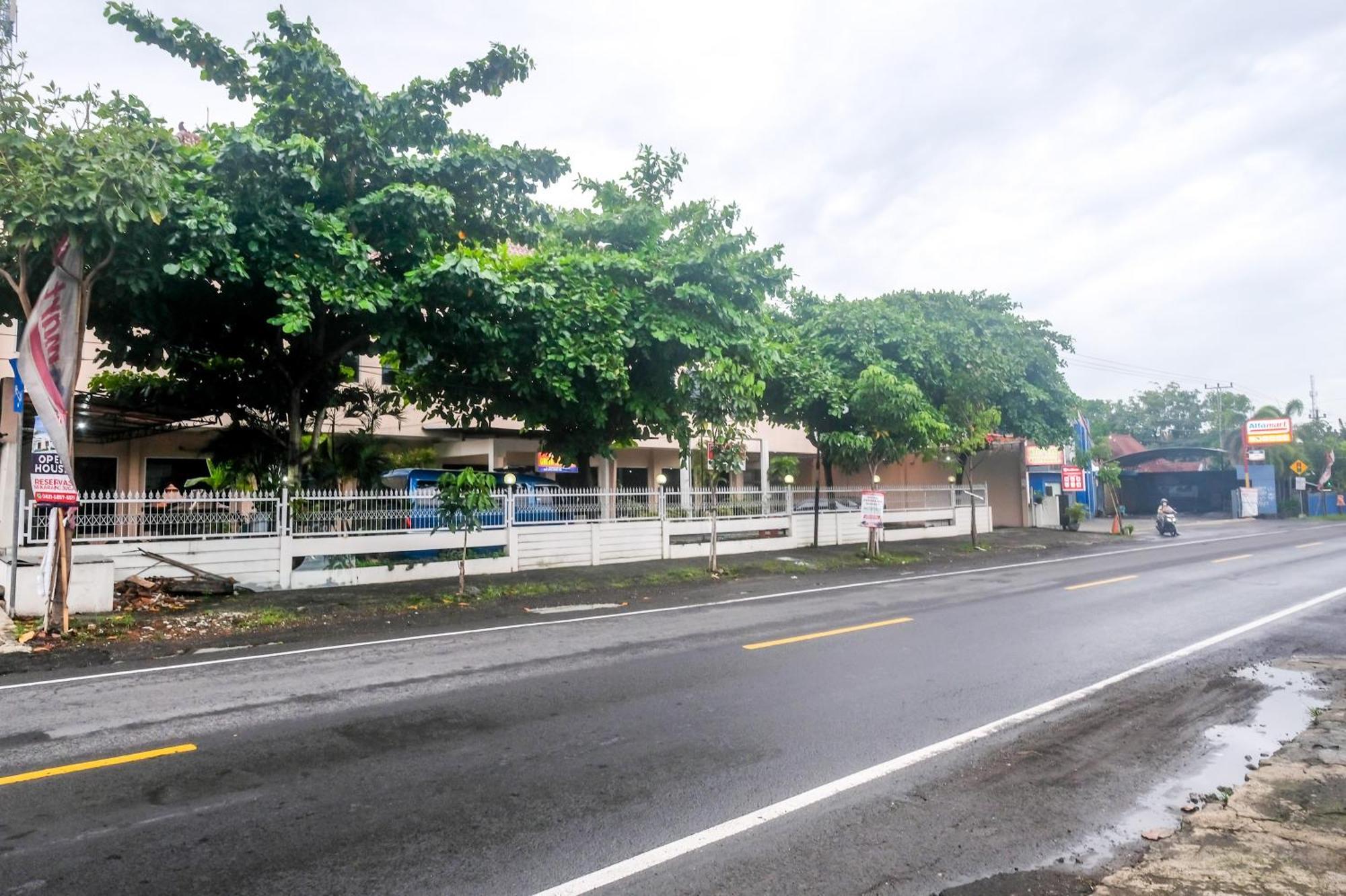 Reddoorz Syariah At Griya Raharja Klaten Exterior foto